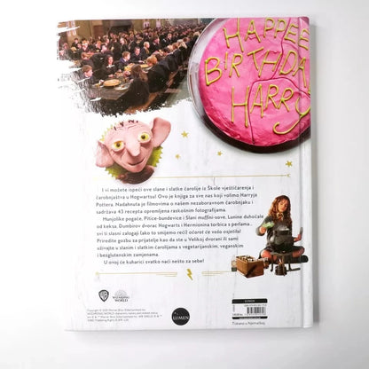 Official Harry Potter Cookbook - Slane i Slatke čarolijeBook cover with pink cake and character design on a white background